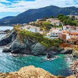 Con Piscina En Llançà